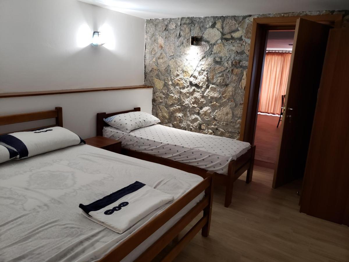 Hotel Brifs Shëngjin Exteriér fotografie